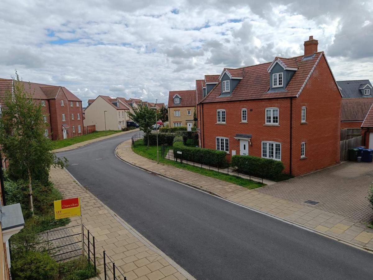 3 Bedroom Townhouse Near Bicester Village Exterior photo